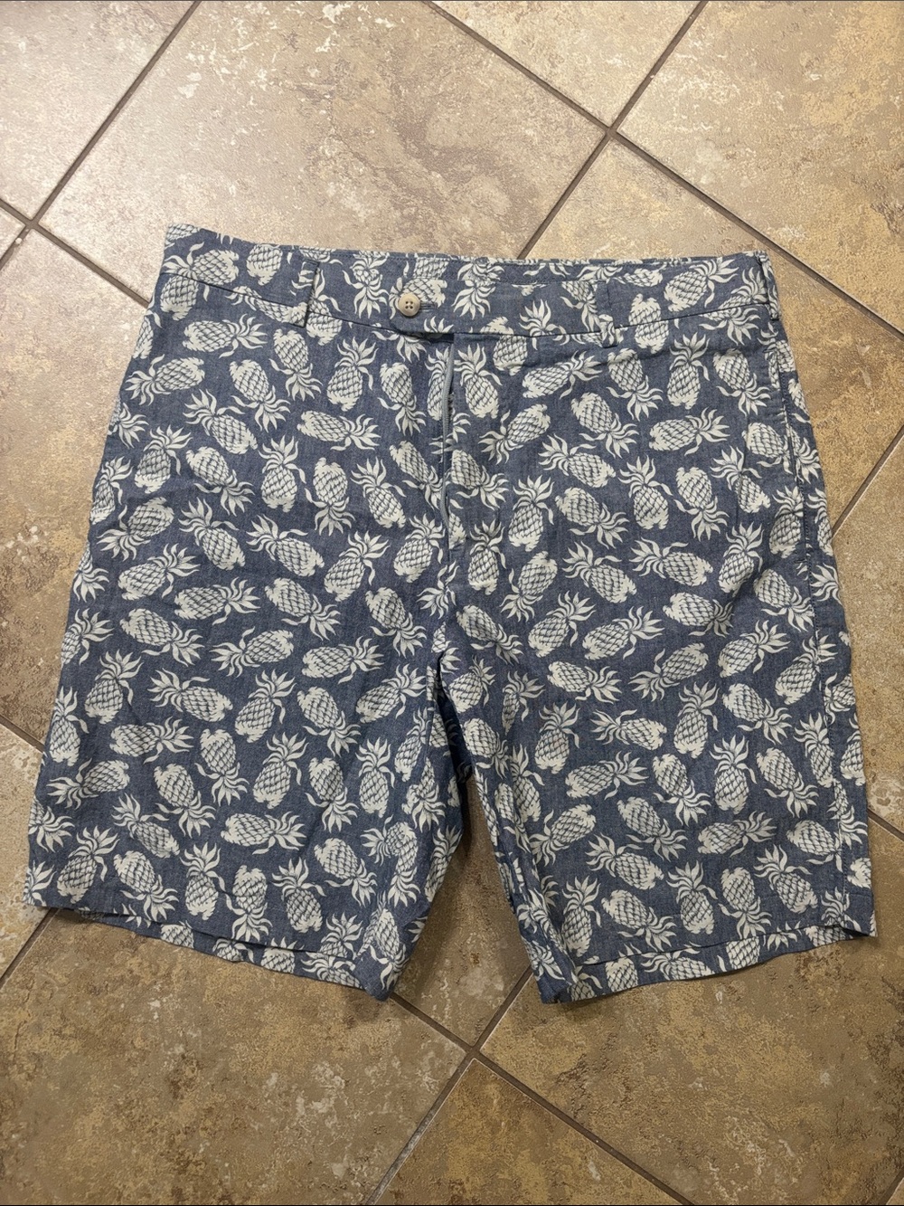 Peter Millar Navy Pineapple-Print Flat-Front Shorts size 34 100% cotton